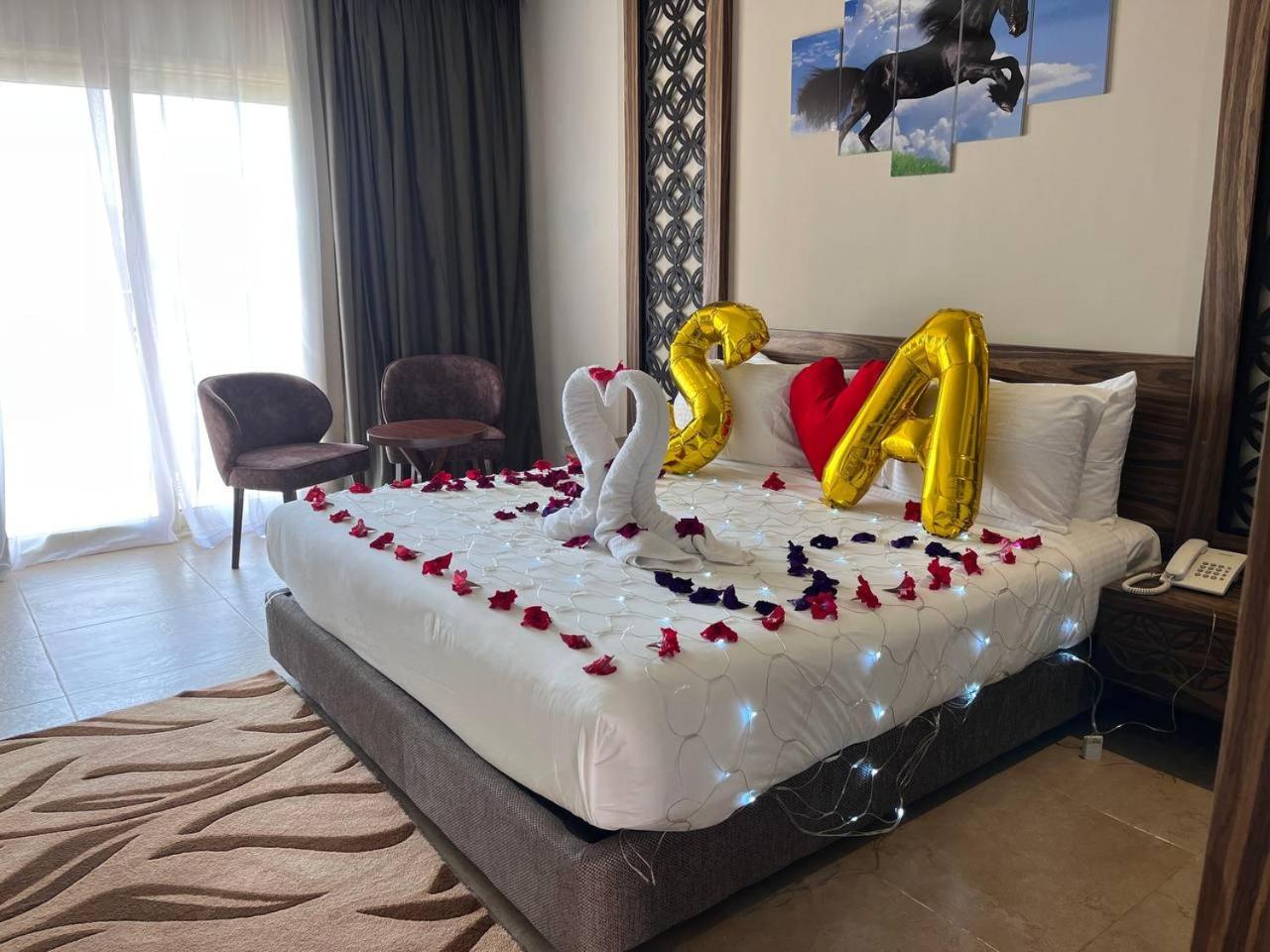 Deluxe Honeymoon,1651748643:JPEG